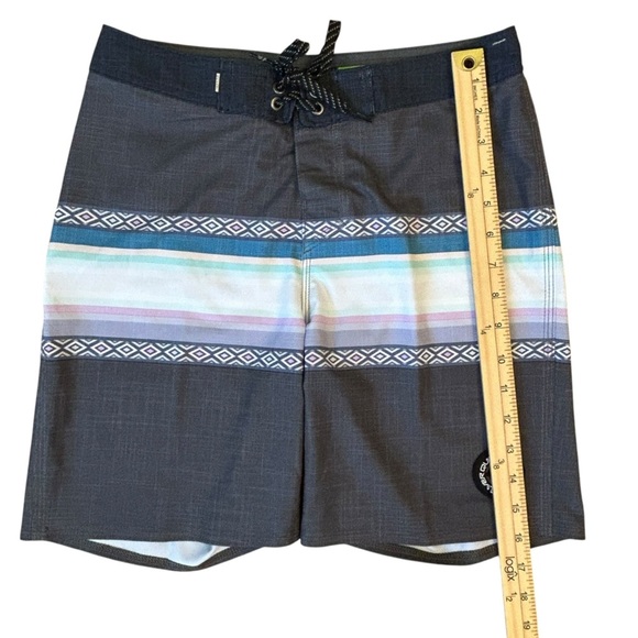 Quicksilver Board Shorts Boys 12-14 - Picture 3 of 7